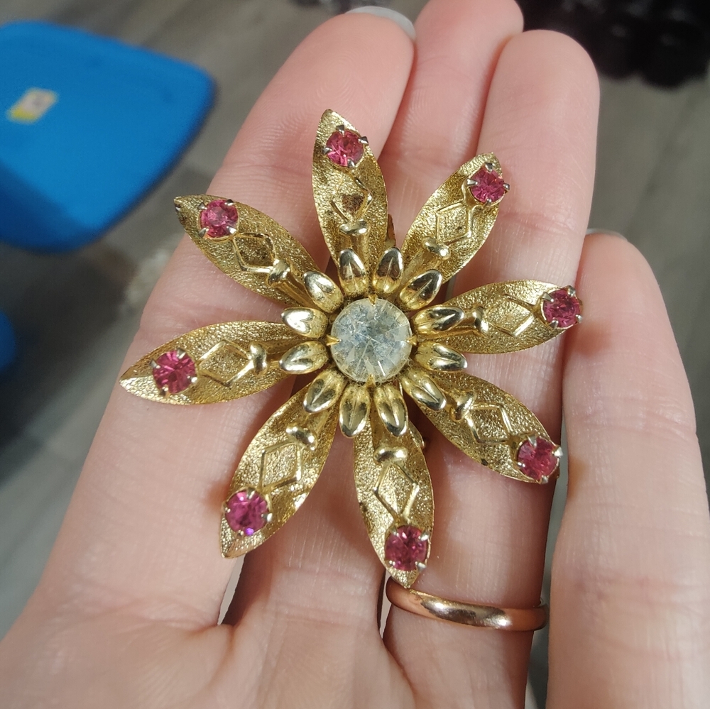 Vintage Antique Gold Tone Starburst Brooch Pin Pink Rhinestones Pearl Flower